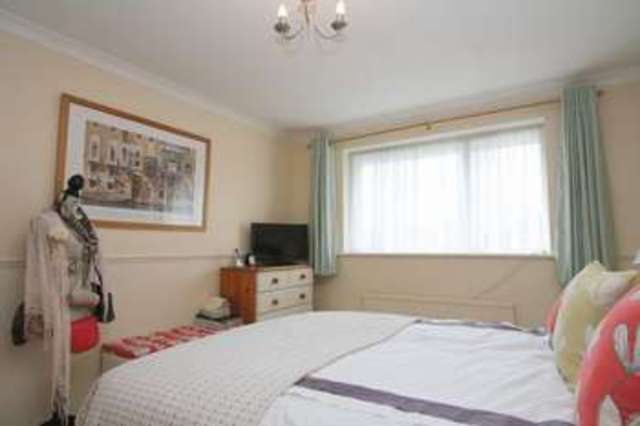  Image of 4 bedroom Terraced house for sale in In The Ray Maidenhead SL6 at In the Ray  Maidenhead, SL6 8DH
