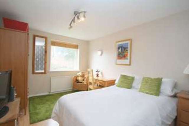  Image of 4 bedroom Terraced house for sale in In The Ray Maidenhead SL6 at In the Ray  Maidenhead, SL6 8DH