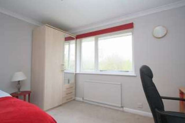  Image of 4 bedroom Terraced house for sale in In The Ray Maidenhead SL6 at In the Ray  Maidenhead, SL6 8DH