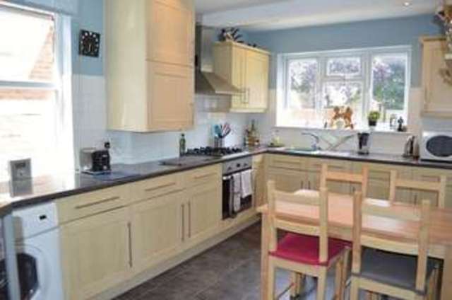  Image of 3 bedroom Terraced house to rent in Malmesbury Road Shirley Southampton SO15 at Malmesbury Road  Southampton, SO15 5FR