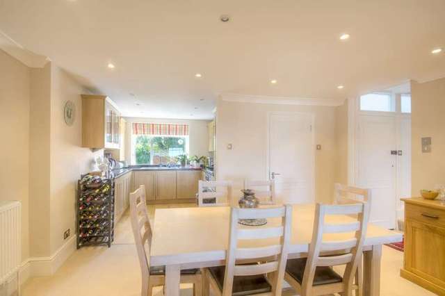  Image of 3 bedroom Flat for sale in Maltravers Street Arundel BN18 at Arundel  Arundel, BN18 9BU