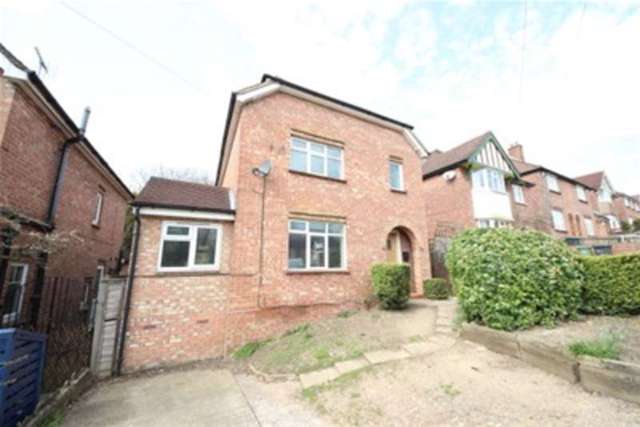  Image of 3 bedroom Detached house to rent in Manor Road Guildford GU2 at Guildford, GU2 9NE