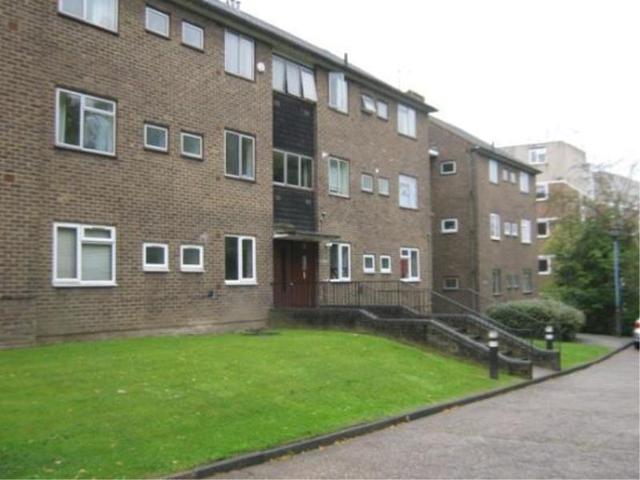  Image of 2 bedroom Flat to rent in Great North Road London N2 at London, N2 0NY