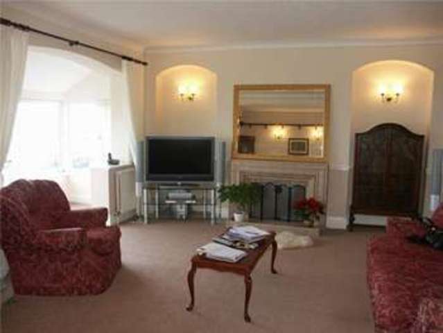  Image of 3 bedroom Flat to rent in Marine Drive Paignton TQ3 at Marine Drive Preston PAIGNTON, TQ3 2NS