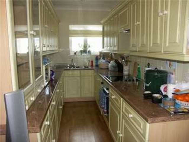  Image of 3 bedroom Flat to rent in Marine Drive Paignton TQ3 at Marine Drive Preston PAIGNTON, TQ3 2NS