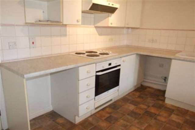  Image of 2 bedroom Flat to rent in Marks Court Southend-on-Sea SS1 at Southend-on-Sea, SS1 2RH