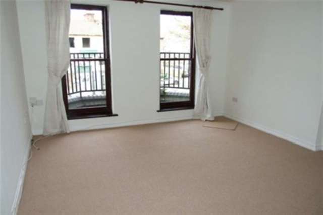  Image of 2 bedroom Flat to rent in Marks Court Southend-on-Sea SS1 at Southend-on-Sea, SS1 2RH