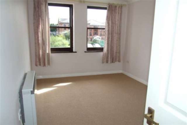  Image of 2 bedroom Flat to rent in Marks Court Southend-on-Sea SS1 at Southend-on-Sea, SS1 2RH