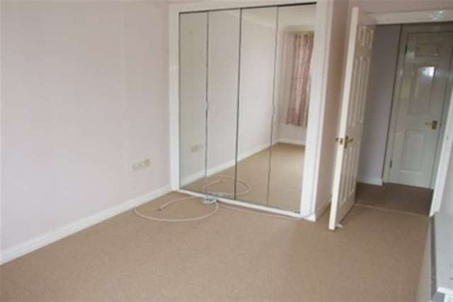  Image of 2 bedroom Flat to rent in Marks Court Southend-on-Sea SS1 at Southend-on-Sea, SS1 2RH