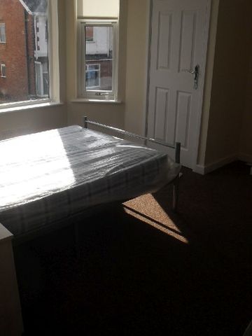  Image of 6 bedroom House Share to rent in Marlborough Road Beeston Nottingham NG9 at Beeston Nottinghamshire Beeston, NG9 2HG