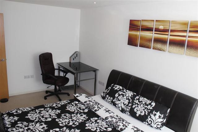  Image of 2 bedroom Apartment to rent in Masshouse Plaza Birmingham B5 at Masshouse Plaza  BIRMINGHAM, B5 5JE