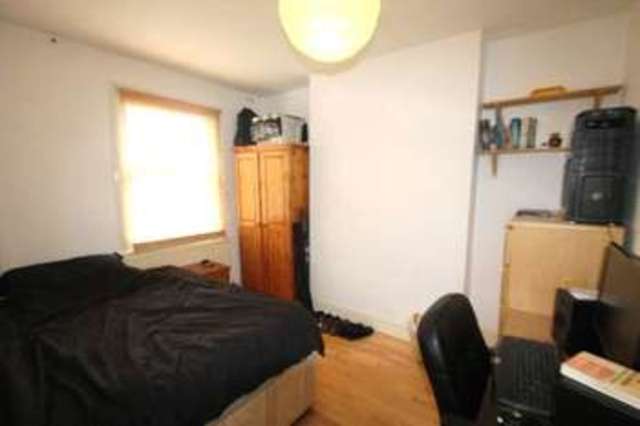  Image of 3 bedroom Flat to rent in Mayton Street London N7 at London N7 6QR Holloway, N7 6QR