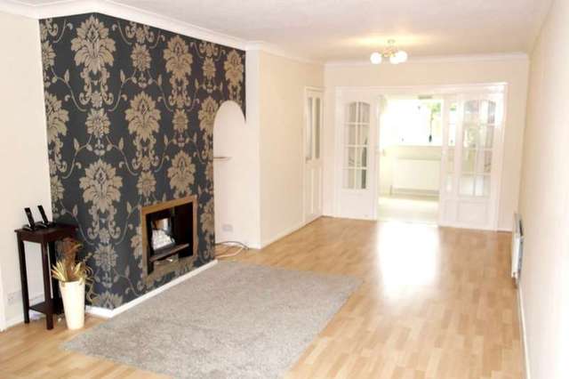  Image of 3 bedroom Semi-Detached house to rent in Meadow Park Crescent Stanningley Pudsey LS28 at Stanningley, LS28 7TL