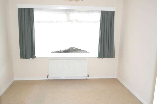  Image of 3 bedroom Semi-Detached house to rent in Meadow Park Crescent Stanningley Pudsey LS28 at Stanningley, LS28 7TL