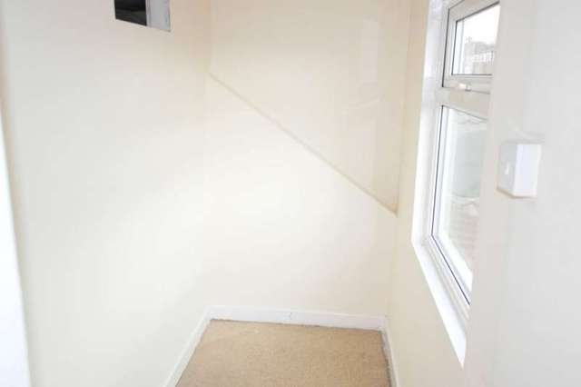  Image of 3 bedroom Semi-Detached house to rent in Meadow Park Crescent Stanningley Pudsey LS28 at Stanningley, LS28 7TL