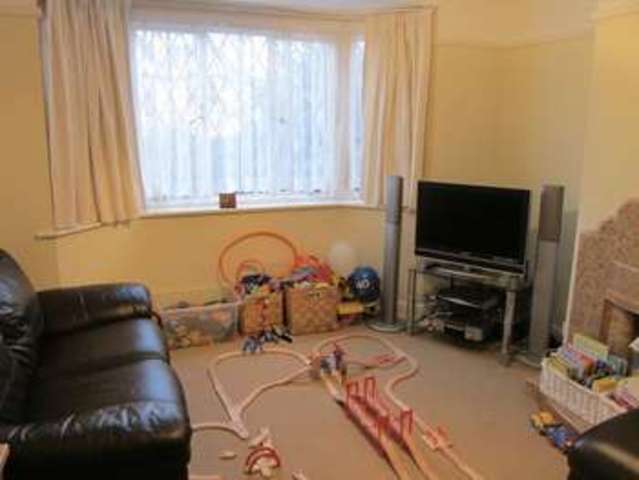  Image of 3 bedroom Semi-Detached house to rent in Meadway Ashford TW15 at Meadway  Ashford, TW15 2TJ