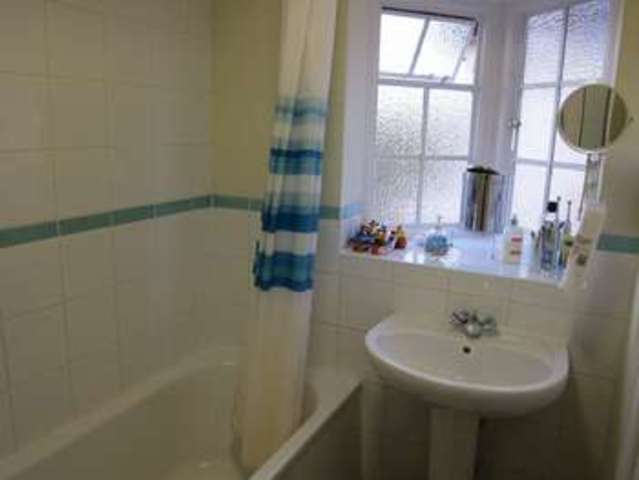 Image of 3 bedroom Semi-Detached house to rent in Meadway Ashford TW15 at Meadway  Ashford, TW15 2TJ