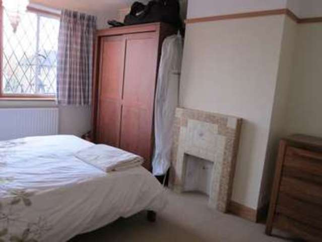  Image of 3 bedroom Semi-Detached house to rent in Meadway Ashford TW15 at Meadway  Ashford, TW15 2TJ