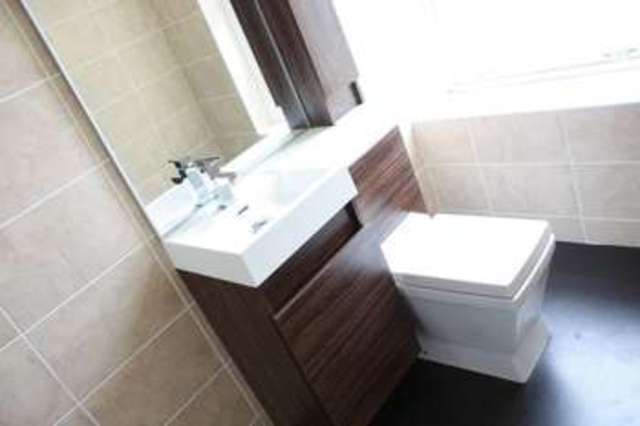  Image of 1 bedroom Property to rent in Highfields Road Huddersfield HD1 at Highfields Road  Huddersfield, HD1 5LP