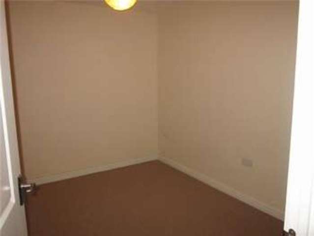  Image of 2 bedroom Flat to rent in Merlin Close Yeovil BA21 at Merlin Close  Yeovil, BA21 3GX
