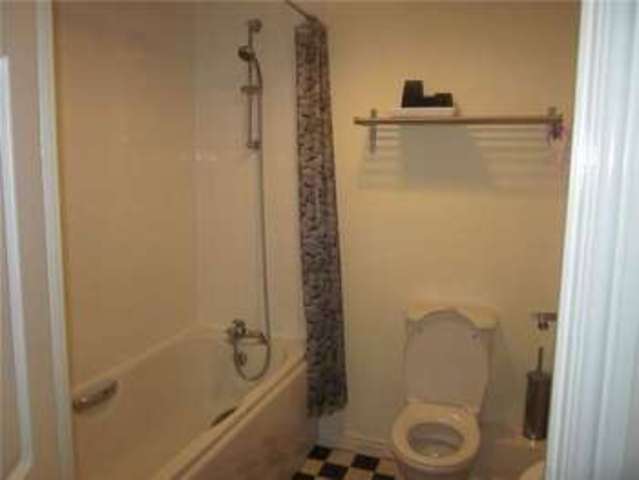  Image of 2 bedroom Flat to rent in Merlin Close Yeovil BA21 at Merlin Close  Yeovil, BA21 3GX