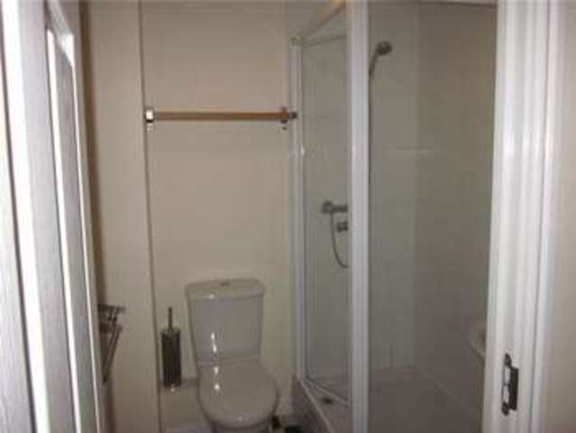  Image of 2 bedroom Flat to rent in Merlin Close Yeovil BA21 at Merlin Close  Yeovil, BA21 3GX