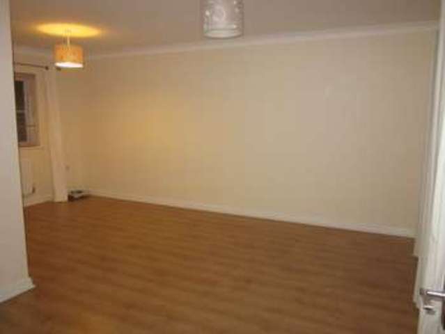  Image of 2 bedroom Flat to rent in Merlin Close Yeovil BA21 at Merlin Close  Yeovil, BA21 3GX