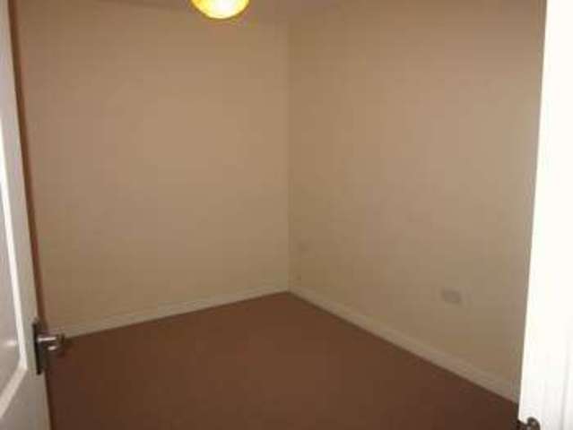  Image of 2 bedroom Flat to rent in Merlin Close Yeovil BA21 at Merlin Close  Yeovil, BA21 3GX