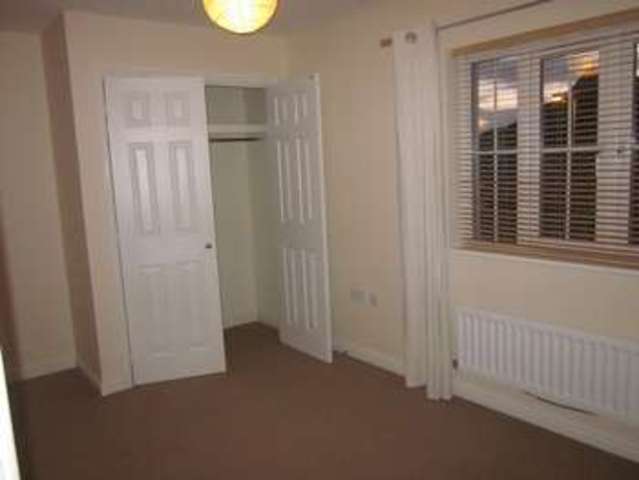  Image of 2 bedroom Flat to rent in Merlin Close Yeovil BA21 at Merlin Close  Yeovil, BA21 3GX