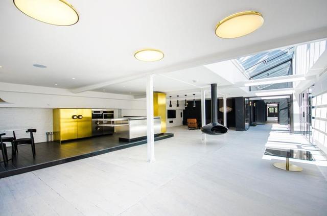  Image of 2 bedroom Apartment to rent in Metropolitan Wharf Wapping Wall London E1W at London, E1W 3SS