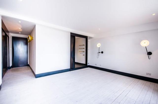  Image of 2 bedroom Apartment to rent in Metropolitan Wharf Wapping Wall London E1W at London, E1W 3SS