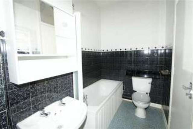  Image of 2 bedroom Flat for sale in Cold Harbour Milborne Port Sherborne DT9 at Cold Harbour  Milborne Port, DT9 5EL