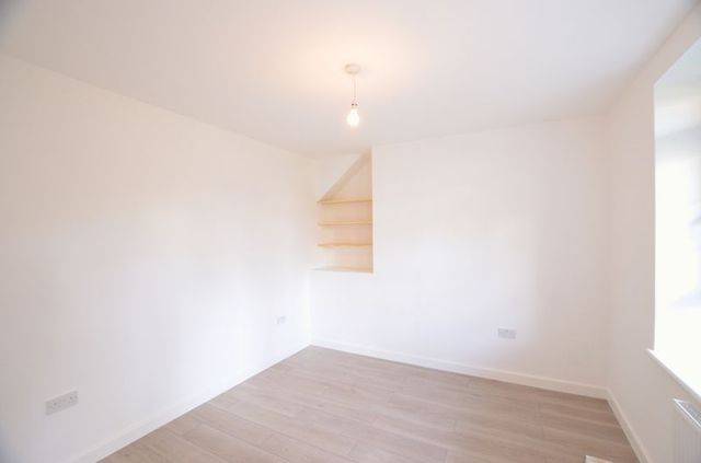  Image of 1 bedroom Property to rent in Powell Road London E5 at Powell Road  LONDON, E5 8DH