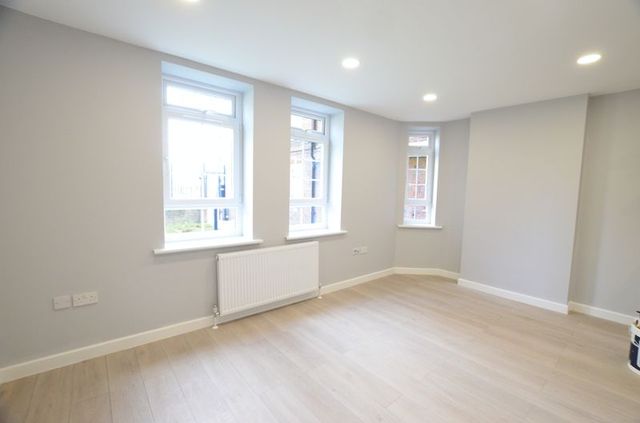  Image of 1 bedroom Property to rent in Powell Road London E5 at Powell Road  LONDON, E5 8DH