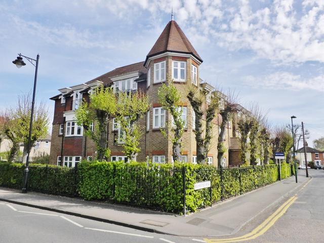  Image of 2 bedroom Flat for sale in Rochester Road Carshalton SM5 at 19 Rochester Road Carshalton Carshalton, SM5 2LB