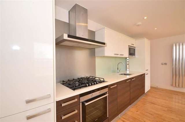  Image of 2 bedroom Flat for sale in Mount Ephraim Tunbridge Wells TN4 at Tunbridge Wells Kent Tunbridge Wells, TN4 8BS
