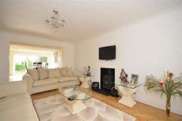  Image of 4 bedroom Detached house for sale in Mount Park Avenue South Croydon CR2 at South Croydon Surrey South Croydon, CR2 6DW