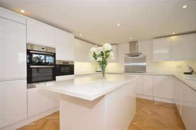  Image of 4 bedroom Detached house for sale in Mount Park Avenue South Croydon CR2 at South Croydon Surrey South Croydon, CR2 6DW
