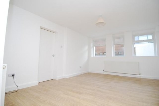  Image of 3 bedroom Flat to rent in Mount View Road London N4 at Mount View Road  Finsbury Park, N4 4SL