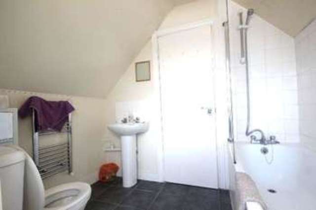 Image of 3 bedroom Flat to rent in Mount View Road London N4 at London N4 4SL Finsbury Park, N4 4SL