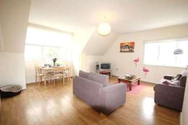  Image of 3 bedroom Flat to rent in Mount View Road London N4 at London N4 4SL Finsbury Park, N4 4SL