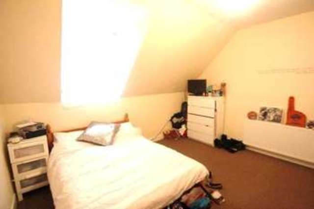  Image of 3 bedroom Flat to rent in Mount View Road London N4 at London N4 4SL Finsbury Park, N4 4SL