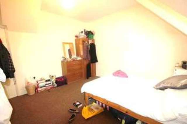  Image of 3 bedroom Flat to rent in Mount View Road London N4 at London N4 4SL Finsbury Park, N4 4SL