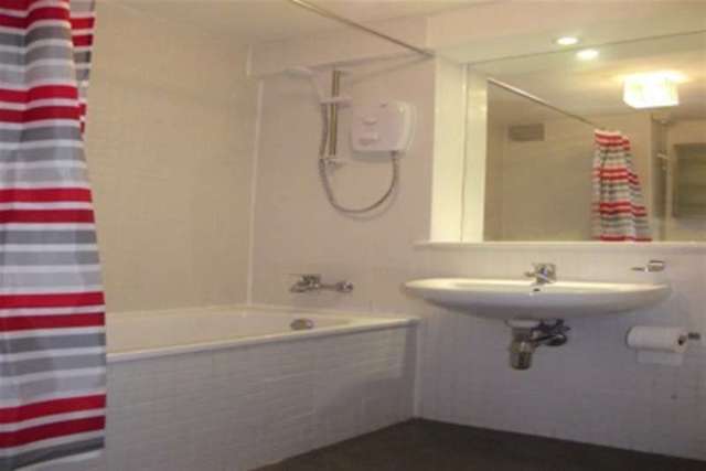  Image of 2 bedroom Flat to rent in Muirhouse Street Glasgow G41 at Glasgow, G41 1QD