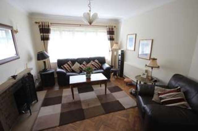  Image of 3 bedroom Detached house for sale in New Bedford Road Luton LU3 at New Bedford Road  Luton, LU3 1DE
