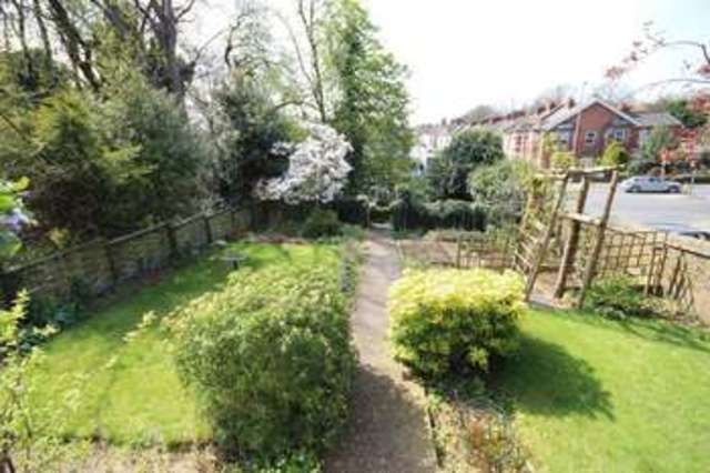  Image of 3 bedroom Detached house for sale in New Bedford Road Luton LU3 at New Bedford Road  Luton, LU3 1DE