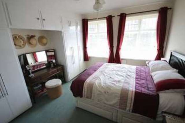  Image of 3 bedroom Detached house for sale in New Bedford Road Luton LU3 at New Bedford Road  Luton, LU3 1DE