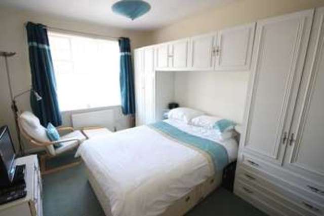  Image of 3 bedroom Detached house for sale in New Bedford Road Luton LU3 at New Bedford Road  Luton, LU3 1DE