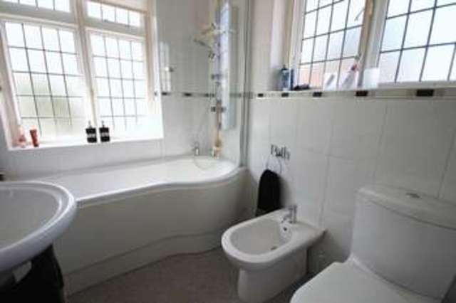  Image of 3 bedroom Detached house for sale in New Bedford Road Luton LU3 at New Bedford Road  Luton, LU3 1DE