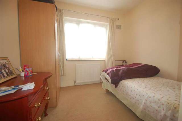  Image of 3 bedroom Terraced house to rent in New Close London SW19 at South Wimbledon, SW19 2SZ